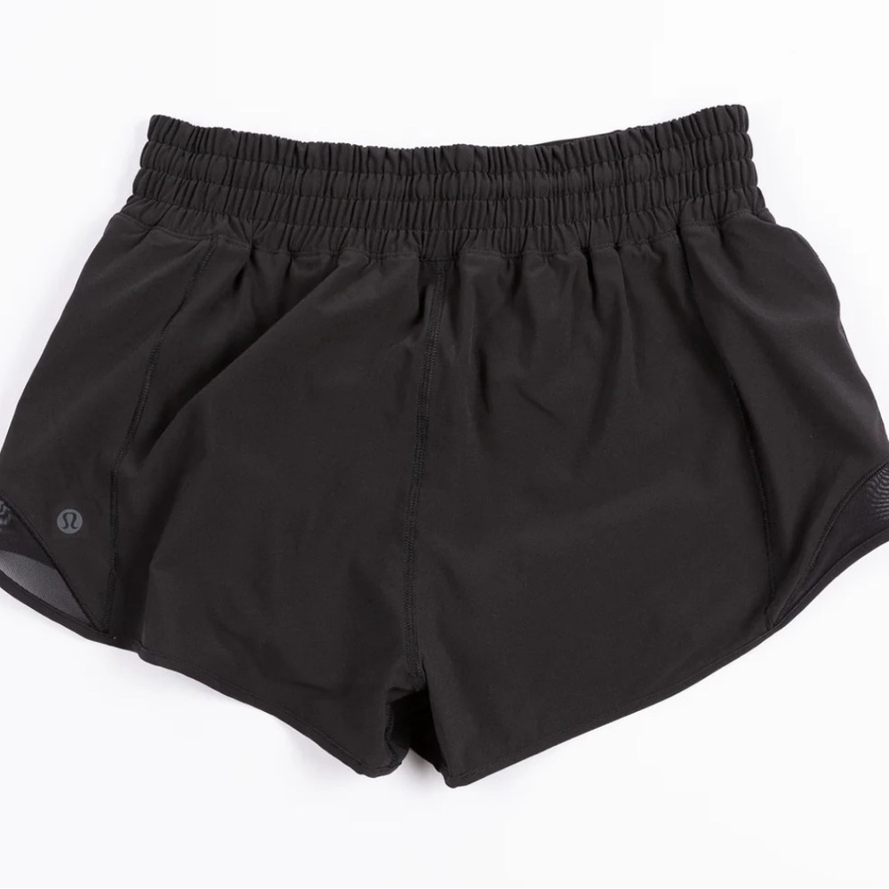 Lululemon ladies Chicago blackhawks hotty hot low rise lined short 2.5”. Black